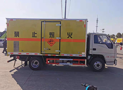 且末爆破器材运输车工人安全操作规范与智能技术保障